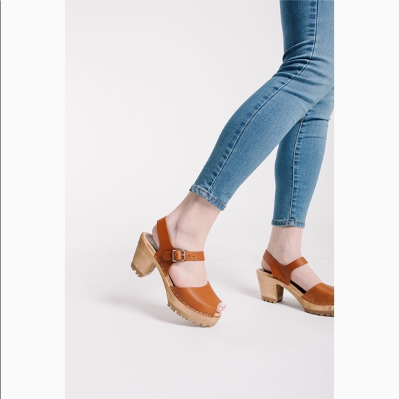 mia greta clog